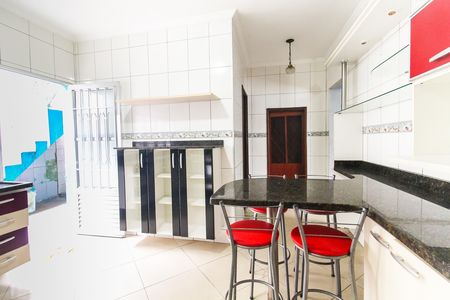 Casa à venda com 150m², 3 quartos e 3 vagas Casa à venda com 150m², 3 quartos e 3 vagasCozinha