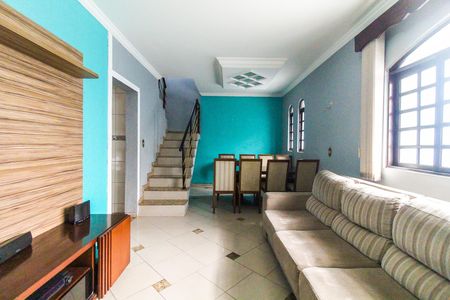 Casa à venda com 150m², 3 quartos e 3 vagas Casa à venda com 150m², 3 quartos e 3 vagasSala