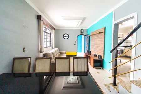 Casa à venda com 150m², 3 quartos e 3 vagas Casa à venda com 150m², 3 quartos e 3 vagasSala