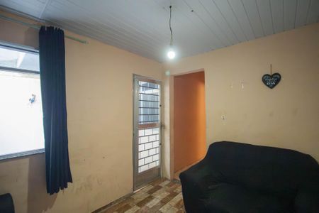 Sala de casa para alugar com 3 quartos, 70m² em Paraíso, São Gonçalo