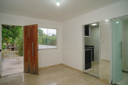 Sala de casa para alugar com 2 quartos, 70m² em Centro, Maricá