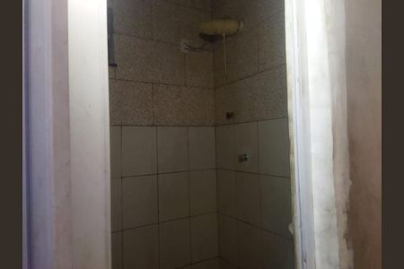Banheiro de casa para alugar com 2 quartos, 83m² em Realengo, Rio de Janeiro