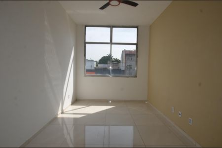 Sala de apartamento para alugar com 2 quartos, 70m² em Praça Seca, Rio de Janeiro