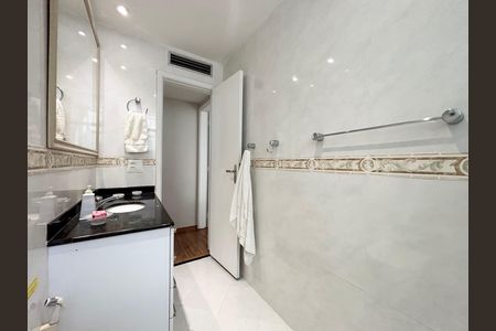 Apartamento para alugar com 75m², 2 quartos e sem vaga Apartamento para alugar com 75m², 2 quartos e sem vagaBanheiro social
