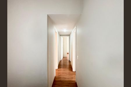 Apartamento para alugar com 75m², 2 quartos e sem vaga Apartamento para alugar com 75m², 2 quartos e sem vagaLavabo - corredor de acesso aos cômodos