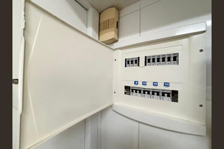 Apartamento para alugar com 75m², 2 quartos e sem vaga Apartamento para alugar com 75m², 2 quartos e sem vagaCozinha - painel de luz