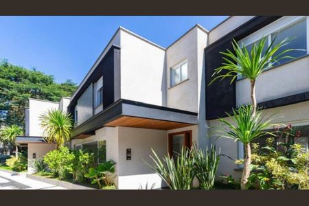 Casa de condomínio à venda com 420m², 4 quartos e 4 vagas Casa de condomínio à venda com 420m², 4 quartos e 4 vagasFoto 01