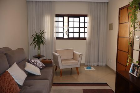 Casa à venda com 132m², 3 quartos e 4 vagasSala