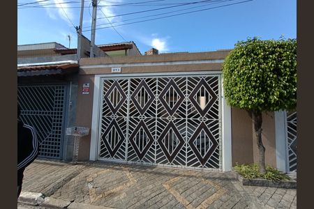 Casa à venda com 132m², 3 quartos e 4 vagasFachada e portão