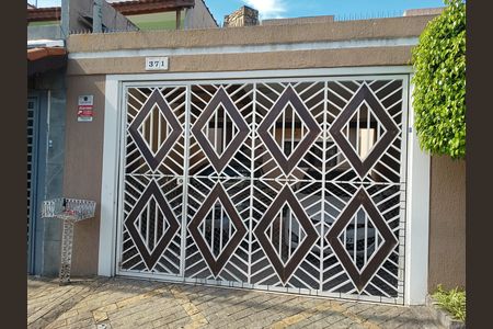 Casa à venda com 132m², 3 quartos e 4 vagasFachada e portão