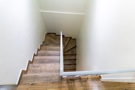 Casa à venda com 149m², 3 quartos e 2 vagas Casa à venda com 149m², 3 quartos e 2 vagasEscada