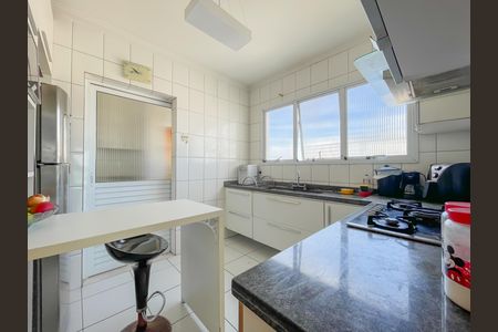 Apartamento à venda com 155m², 3 quartos e 4 vagas Apartamento à venda com 155m², 3 quartos e 4 vagasCozinha