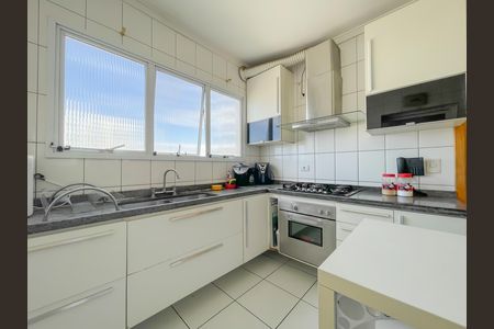 Apartamento à venda com 155m², 3 quartos e 4 vagas Apartamento à venda com 155m², 3 quartos e 4 vagasCozinha