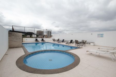 Apartamento à venda com 155m², 3 quartos e 4 vagas Apartamento à venda com 155m², 3 quartos e 4 vagasÁrea comum - Piscina