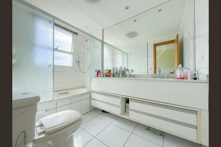 Apartamento à venda com 155m², 3 quartos e 4 vagas Apartamento à venda com 155m², 3 quartos e 4 vagasBanheiro da Suíte 2