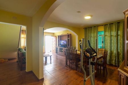 Casa para alugar com 200m², 3 quartos e 2 vagas Casa para alugar com 200m², 3 quartos e 2 vagasSala de Jantar