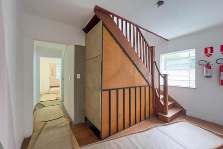 Casa para alugar com 180m², 5 quartos e 1 vaga Casa para alugar com 180m², 5 quartos e 1 vagaHall