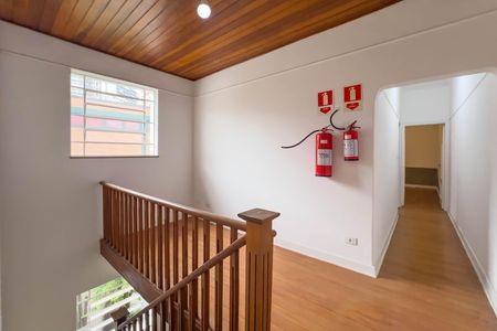 Casa para alugar com 180m², 5 quartos e 1 vaga Casa para alugar com 180m², 5 quartos e 1 vagaHall