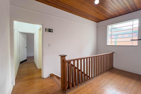 Casa para alugar com 180m², 5 quartos e 1 vaga Casa para alugar com 180m², 5 quartos e 1 vagaHall