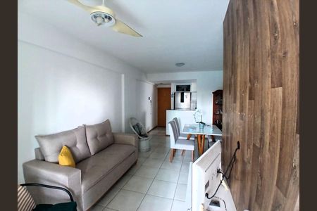 Apartamento à venda com 70m², 2 quartos e 1 vaga Apartamento à venda com 70m², 2 quartos e 1 vagaSala
