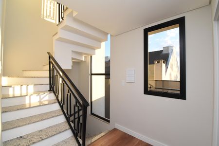 Casa de condomínio para alugar com 170m², 3 quartos e 2 vagasCorredor/Escadas