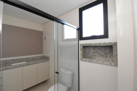 Casa de condomínio para alugar com 170m², 3 quartos e 2 vagasBanheiro da Suíte
