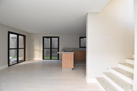 Casa de condomínio para alugar com 170m², 3 quartos e 2 vagasSala/Cozinha