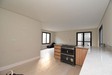 Casa de condomínio para alugar com 170m², 3 quartos e 2 vagasSala/Cozinha