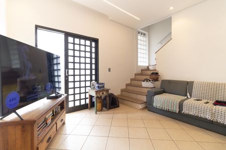 Casa à venda com 135m², 3 quartos e 2 vagasSala
