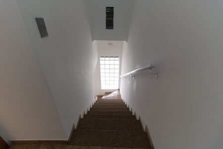 Casa à venda com 135m², 3 quartos e 2 vagasEscada