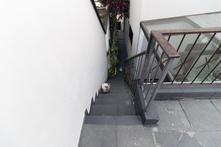 Casa à venda com 135m², 3 quartos e 2 vagasEscada