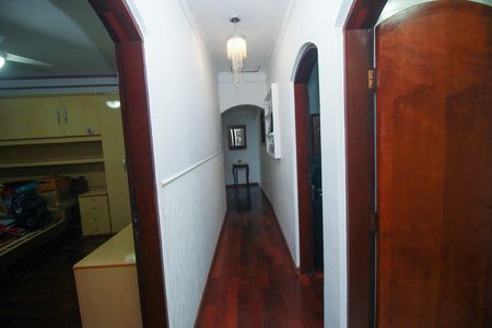 Casa à venda com 264m², 4 quartos e 4 vagasCorredor - Casa 1
