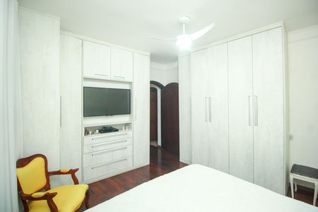 Casa à venda com 264m², 4 quartos e 4 vagasSuíte - Casa 1