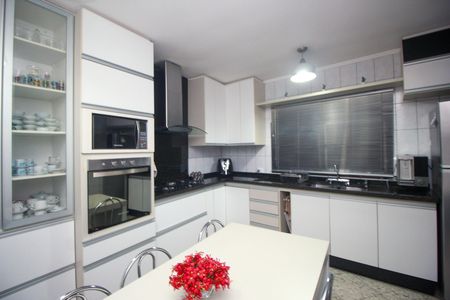 Casa à venda com 264m², 4 quartos e 4 vagasCozinha - Casa 1