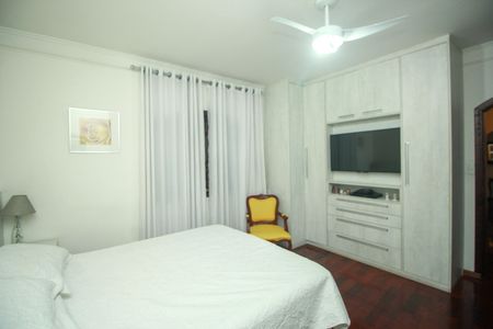 Casa à venda com 264m², 4 quartos e 4 vagasSuíte - Casa 1
