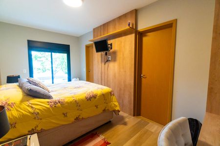 Casa à venda com 300m², 3 quartos e 3 vagas Casa à venda com 300m², 3 quartos e 3 vagasSuite 3