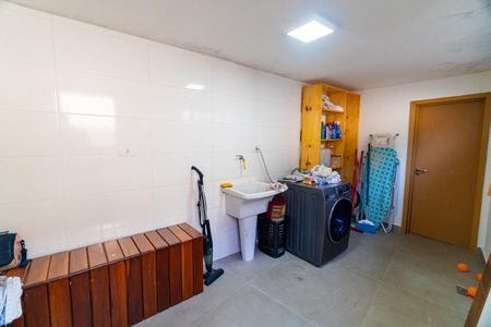 Casa à venda com 300m², 3 quartos e 3 vagas Casa à venda com 300m², 3 quartos e 3 vagasLavanderia