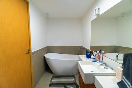 Casa à venda com 300m², 3 quartos e 3 vagas Casa à venda com 300m², 3 quartos e 3 vagasBanheiro da Suíte 3