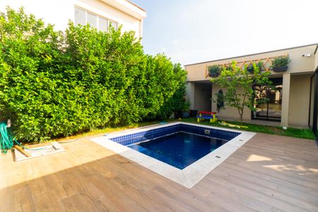 Casa à venda com 300m², 3 quartos e 3 vagas Casa à venda com 300m², 3 quartos e 3 vagasPiscina