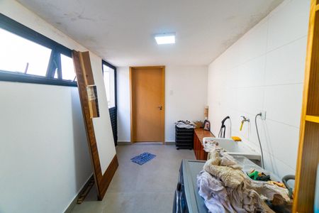 Casa à venda com 300m², 3 quartos e 3 vagas Casa à venda com 300m², 3 quartos e 3 vagasLavanderia