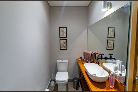 Casa à venda com 300m², 3 quartos e 3 vagas Casa à venda com 300m², 3 quartos e 3 vagasBanheiro Social