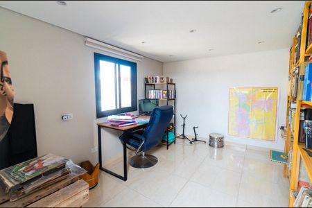 Casa à venda com 300m², 3 quartos e 3 vagas Casa à venda com 300m², 3 quartos e 3 vagasEscritório