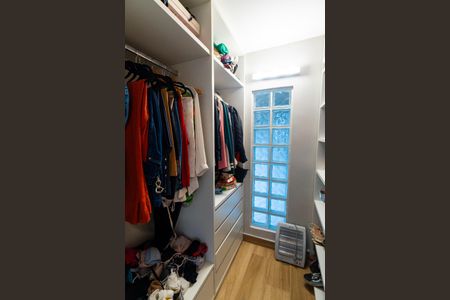 Casa à venda com 300m², 3 quartos e 3 vagas Casa à venda com 300m², 3 quartos e 3 vagasCloset da Banheiro da Suíte 3