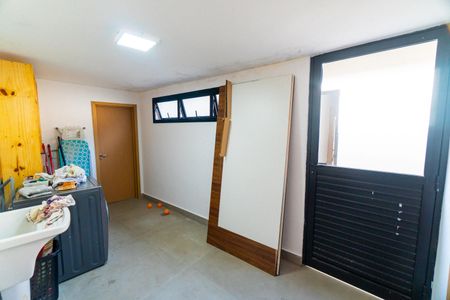 Casa à venda com 300m², 3 quartos e 3 vagas Casa à venda com 300m², 3 quartos e 3 vagasLavanderia