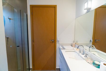 Casa à venda com 300m², 3 quartos e 3 vagas Casa à venda com 300m², 3 quartos e 3 vagasBanheiro da Suíte 2