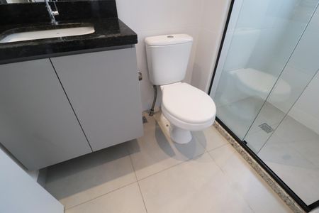 Apartamento para alugar com 68m², 2 quartos e 2 vagasBanheiro do Quarto 1