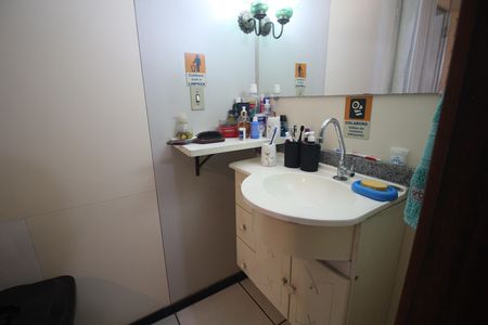 Casa à venda com 200m², 3 quartos e 3 vagasBanheiro