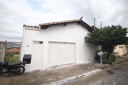 Casa à venda com 200m², 3 quartos e 3 vagasFachada