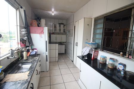 Casa à venda com 200m², 3 quartos e 3 vagasCozinha e Área de Serviço