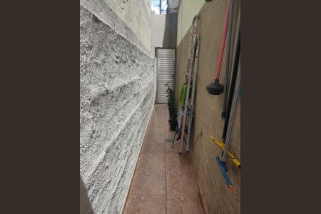Casa à venda com 162m², 2 quartos e 2 vagas Casa à venda com 162m², 2 quartos e 2 vagasCORREDOR EXTERNO